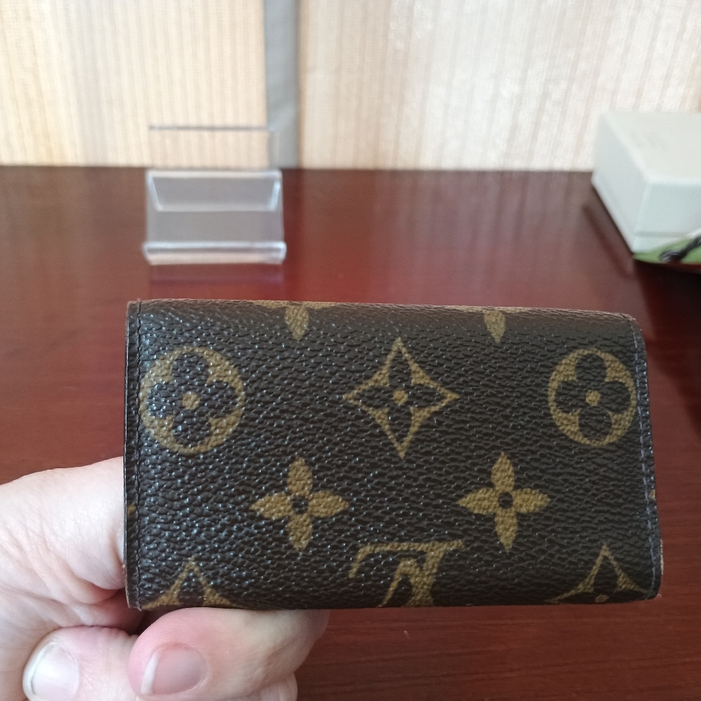 Louis Vuitton Key Wallet - Picture 2 of 8